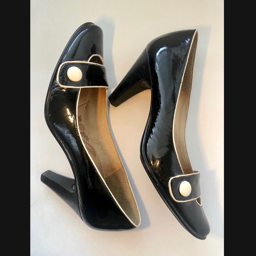 Söfft Magnolia black heels with white accents